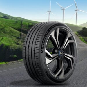 Michelin Pilot Sport 4 – 245/40R18 Ultra-High-Performance Tire